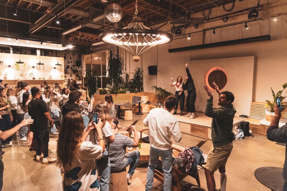 A full room at one of Steven's events